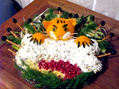 салат новогодний добыча тигра мясной салат к праздничному столу на новый год 2010 год тигра новогодние рецепты новогоднее меню